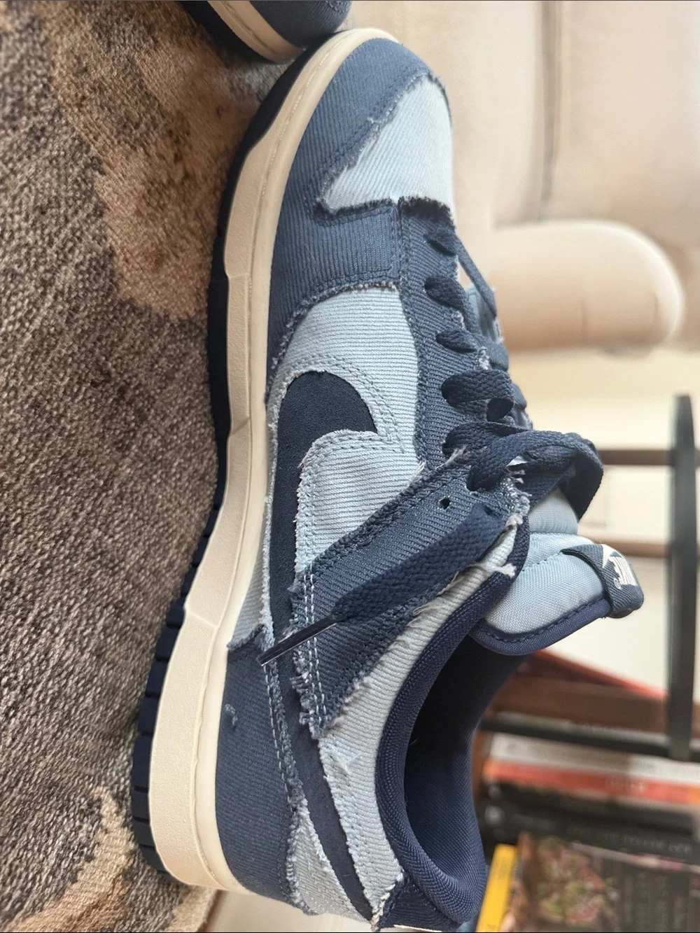 Nike Men’s Low-Top Sneakers in Navy and Light Blue
